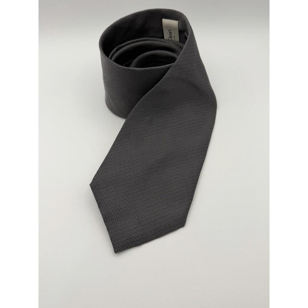 Calvin Klein Geometric Grey Men’s 100% Silk‎ Tie Made In Italy
